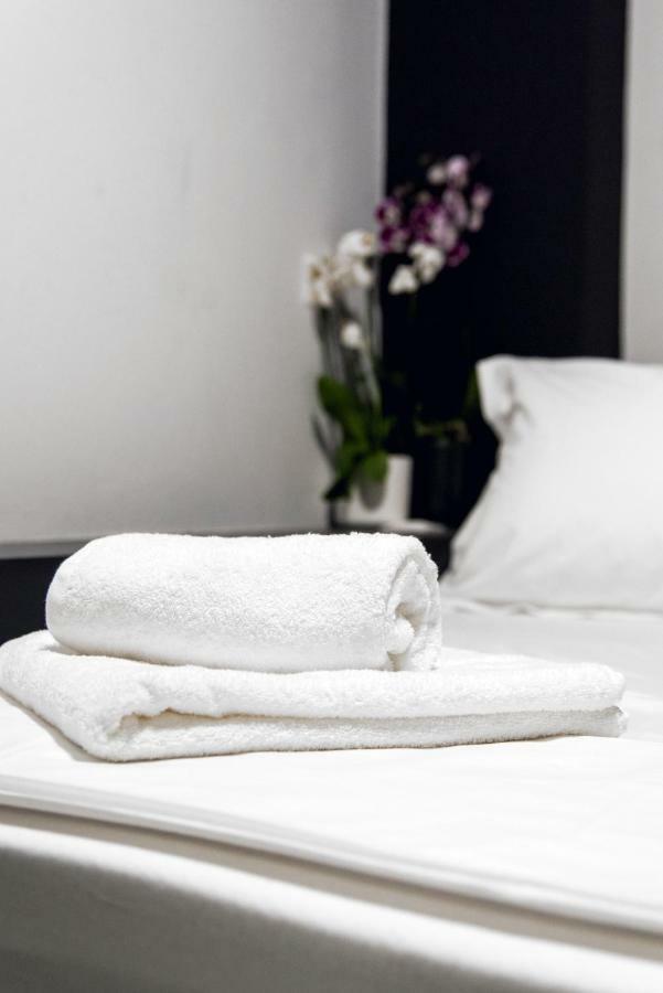 Home Plus Eleutheria Budget Room Athen Exterior foto